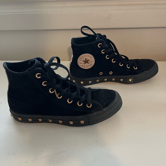 Black suede Converse in a size 7.5 - Picture 2 of 6